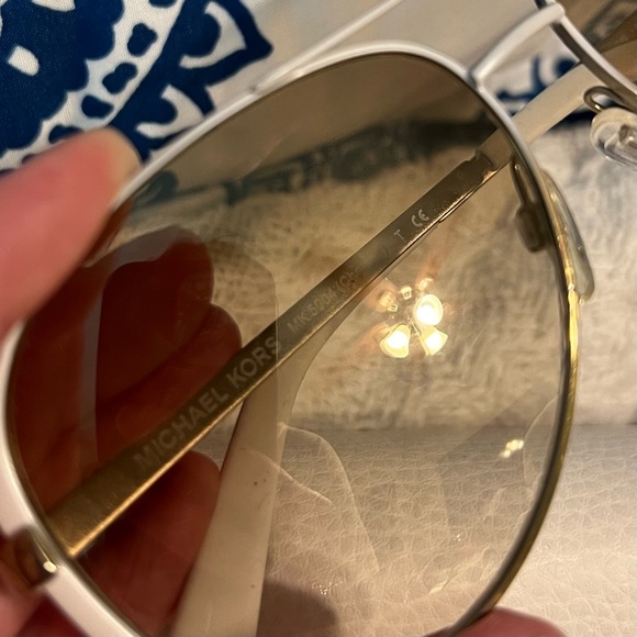 Michael Kors MK5004 Chelsea Sunglasses White & Tan Lenses w/ Case Gold Frame - Picture 10 of 13